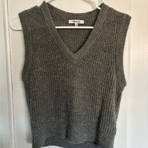 Madewell Charcoal Gray Ribbed V‑Neck Sweater Vest